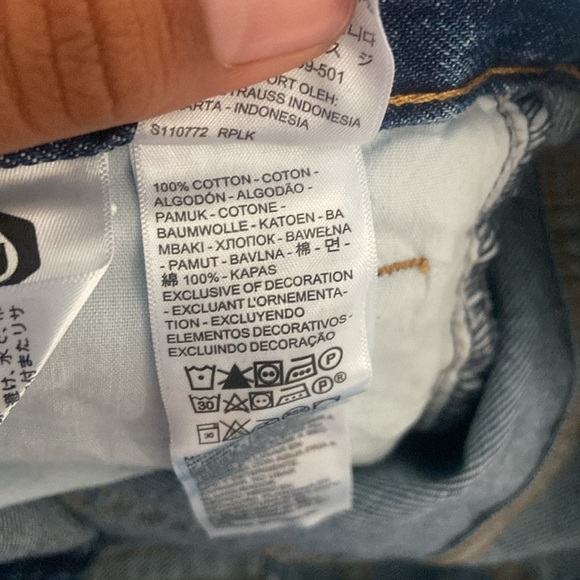 Levi's High Waisted Mom Jeans - Picture 11 of 14